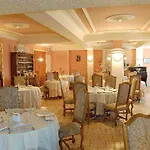 Logis Restaurant Aux 호텔