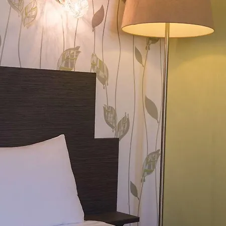Logis Aux Hotel 3*