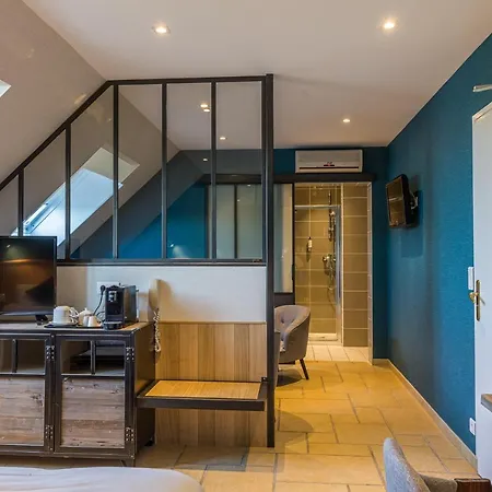 Logis Aux Hotel 3*