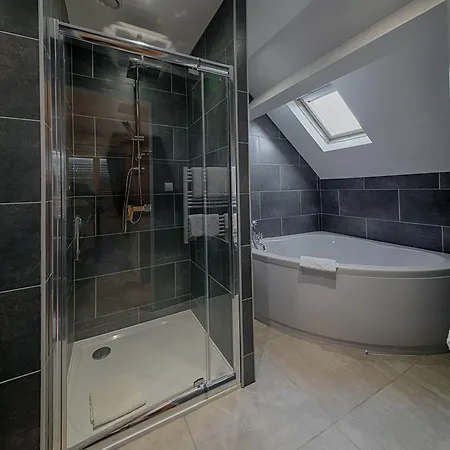 Szálloda Logis Hotel Restaurant Aux Maisons