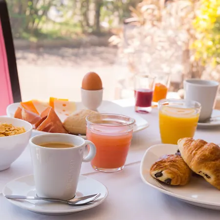 Szálloda Logis Hotel Restaurant Aux Maisons Maisons-lès-Chaource