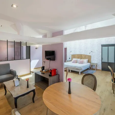 Szálloda Logis Hotel Restaurant Aux Maisons