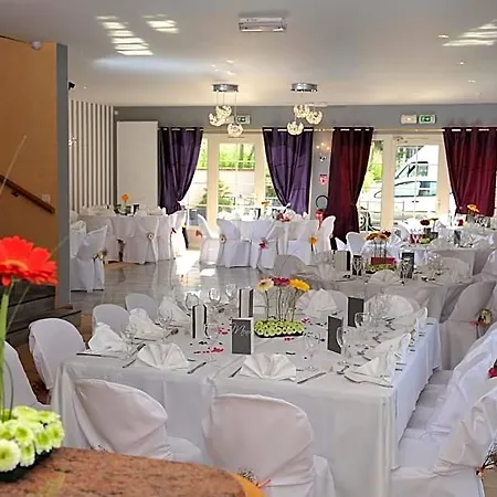 Logis Aux Hotel 3*