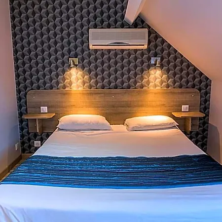 Hotel Logis Aux