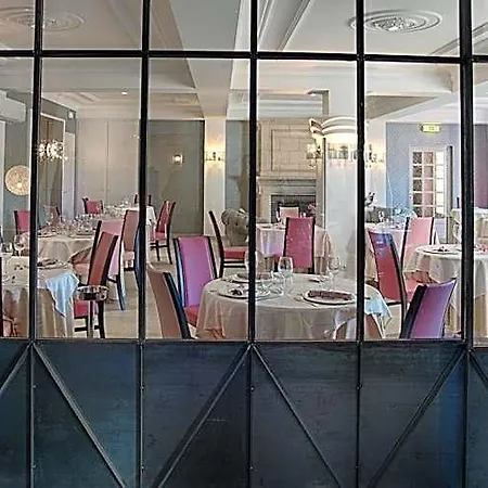 Hotel Logis Aux