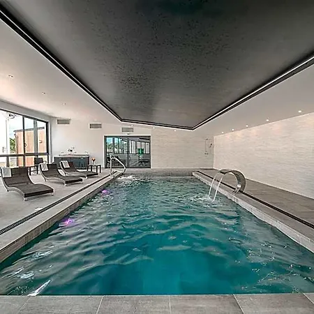 Hotel Logis Aux