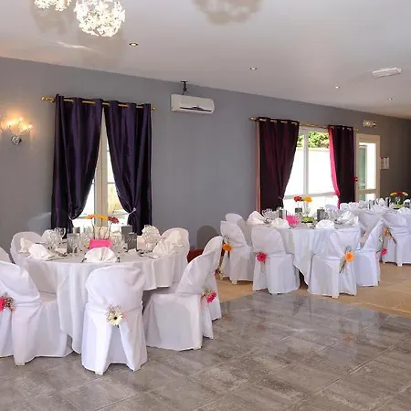 Logis Hotel Restaurant Aux Maisons Szálloda 3*