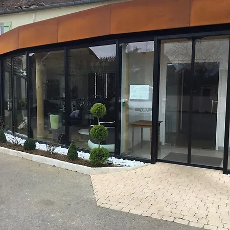 Hotel Logis Aux