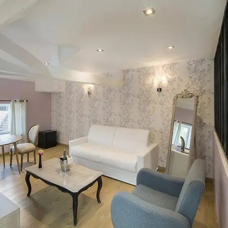 Hotel Logis Aux 3*