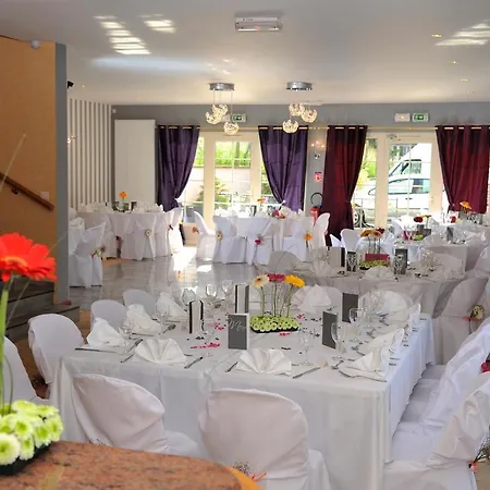 Logis Hotel Restaurant Aux Maisons