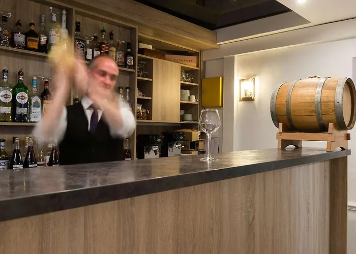 Hotel Logis Restaurant Aux 3*