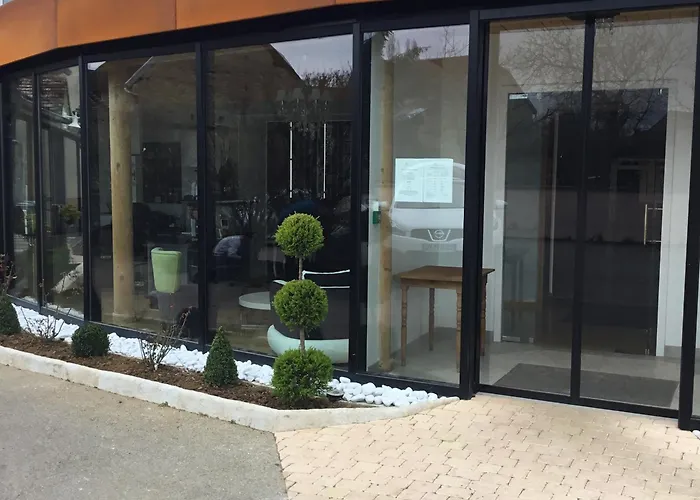 Hotel Logis Restaurant Aux 3*